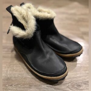 Merrell Women's Tremblant Pull On Polar Waterproof Snow Boots in Black Leather